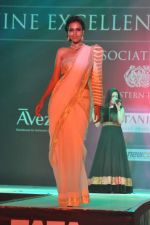 Model walks for designer Riddhi-Siddhi at Racing Awards in RWITC, Mumbai on 28th April 2013 (144).JPG